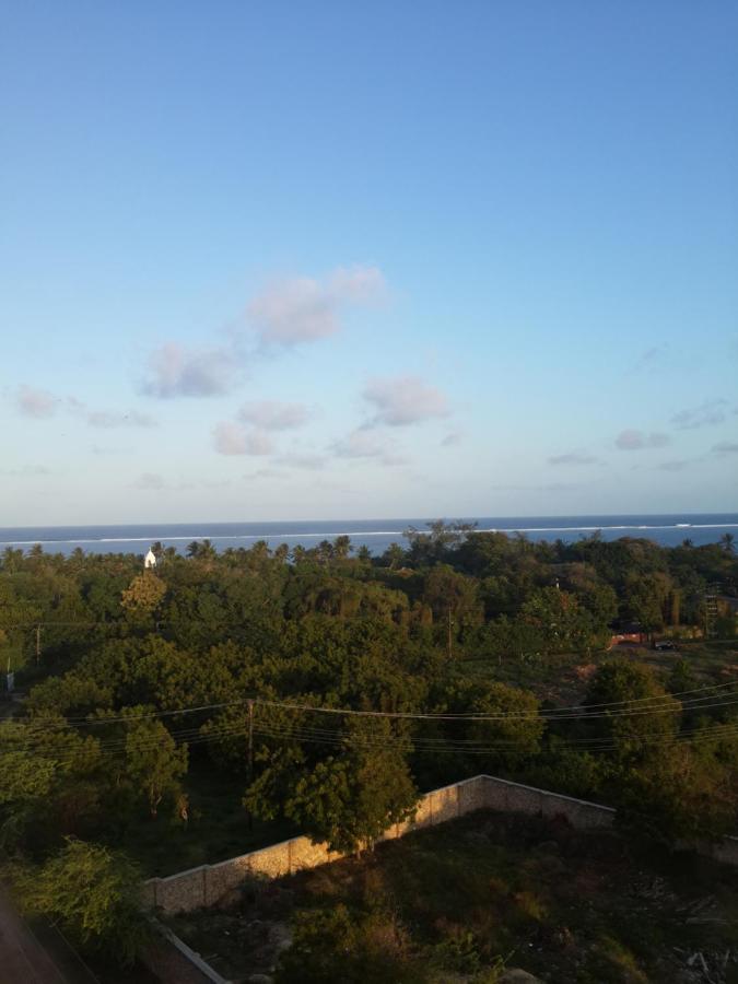 Shanzu Beach Apartment With Stunning Ocean View Mwakirunge Exterior foto